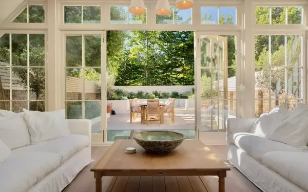 London Living: Discover Unique Airbnb Stays for an Authentic City Experience