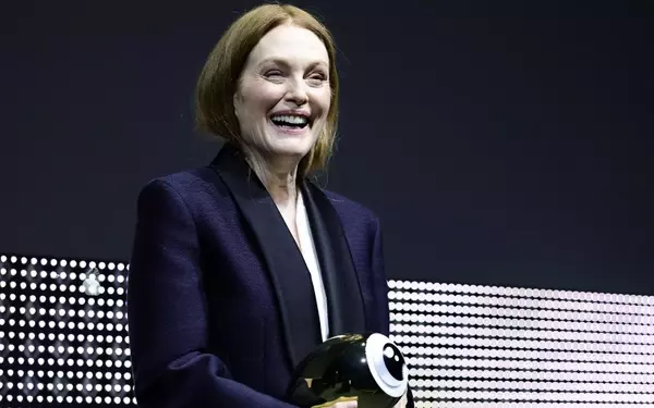 Julianne Moore Honored with Golden Icon Award at Zurich Film Festival, Martin McDonagh Receives Tribute