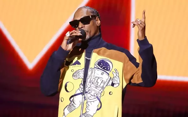 Snoop Dogg's Dynamic Hosting and Memorable Moments at the 2026 MTV VMAs