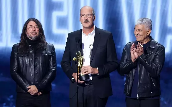 Nirvana Honored with Video Vanguard Award, Kurt Cobain's Legacy Celebrated