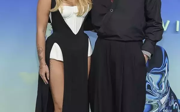 Alex Warren and Kouvr Annon's Red Carpet Blunder at the VMAs