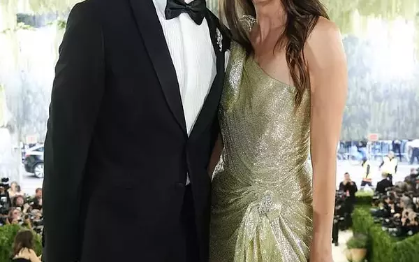 Sutton Foster's Sydney Sticker Sparks Speculation of Australian Visit Amid Hugh Jackman Romance