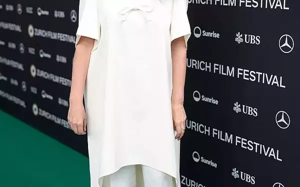 Olivia Colman Unveils Striking Grey Hair at 'Wicker' Premiere in Zurich
