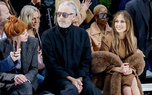 Diane Morgan and Jennifer Lopez's Unexpected Encounter at Paris Fashion Week