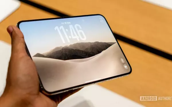 Comparing Screen Protection Costs for Foldable Phones: iPhone Duo vs. Samsung