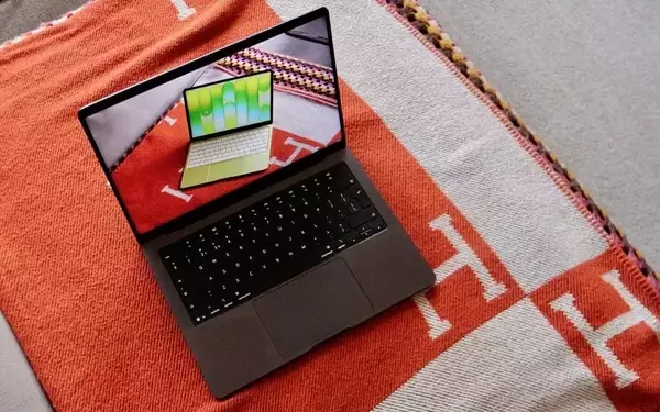 Apple's Next-Gen MacBook Pro: OLED Touch Displays and Enhanced Performance Expected