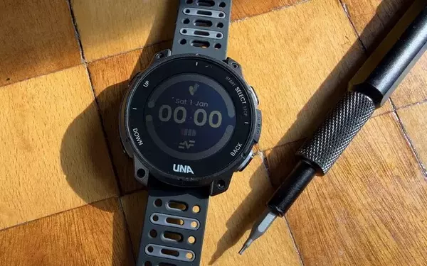 Una Watch: A Repairable Smartwatch's Promise and Pitfalls