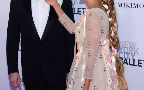 Sarah Jessica Parker Dazzles at New York City Ballet Gala with Ribboned Updo