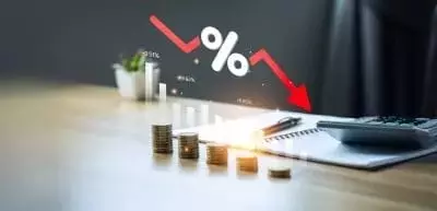 Small Active Funds Face Dual Challenge: Underperformance and Declining Assets