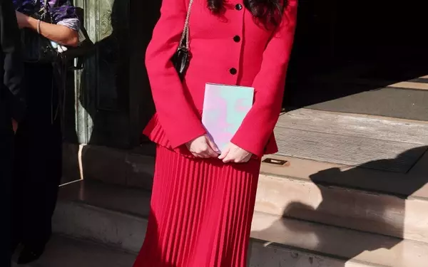Valentino's 'Antibiblioteca' Fashion Show: A Literary Tribute