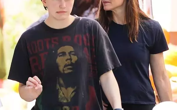 Fin Affleck, Child of Jennifer Garner and Ben Affleck, Debuts Edgy Style in Los Angeles Outing