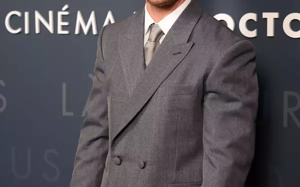 Jeremy Allen White's Louis Vuitton Monterey Watch: A Comeback Story