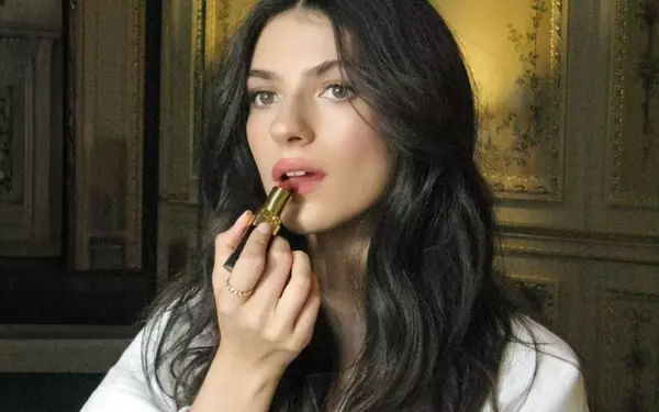Ella Rubin's Journey to Chanel Front Row: A Beauty and Fashion Story