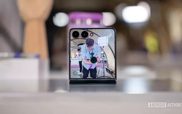 Samsung Galaxy Z Flip 8 Drops Below $990 in Prime Day Deal