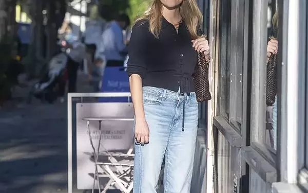 Hollywood Stars Witherspoon and Dern's Unexpected Thrift Store Outing