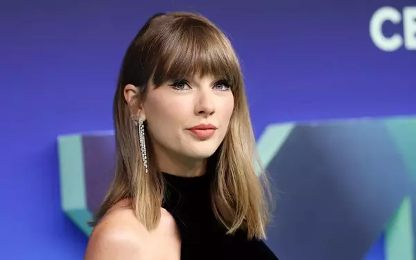 Taylor Swift to Grace Academy Museum Gala Stage