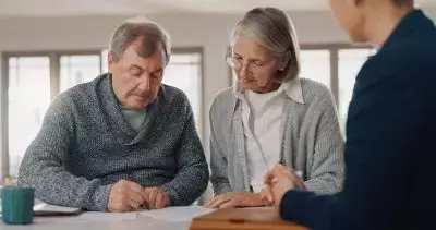 Retirement Funding Strategies: Combining Dividends and Share Sales with ETFs