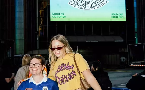 The Unforeseen Style Convergence: Harry Styles and Knicks Fans at Madison Square Garden