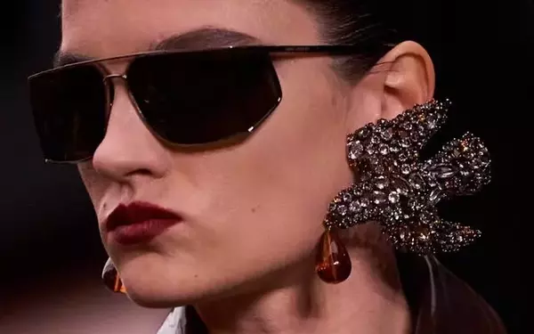 The Enduring Appeal of Flat-Top Sunglasses: A Seasonal Fashion Staple