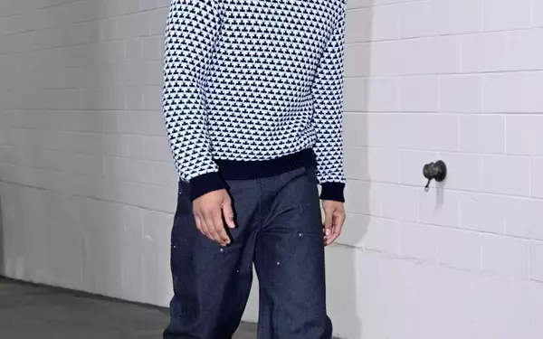 The Resurgence of Roomy Dark Denim: A Fall Style Staple for All Ages