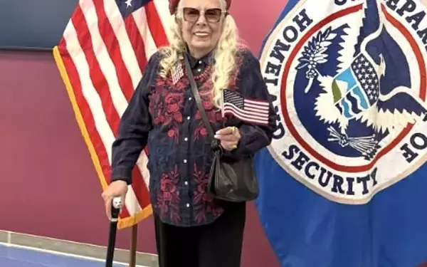 Joni Mitchell Becomes US Citizen, Ending a 62-Year Journey