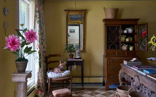 The Allure of Curated Antiquing Journeys: Beyond the Flea Market