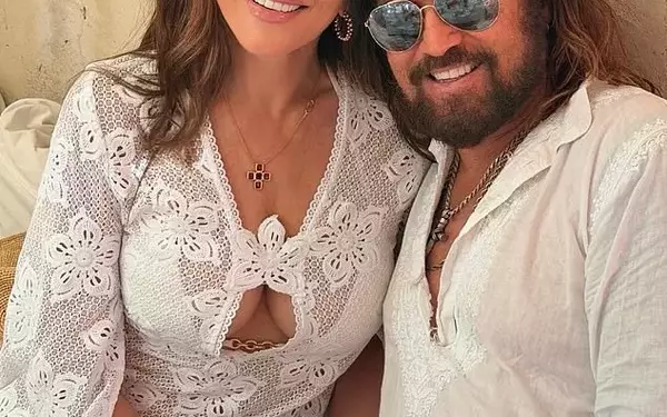 Elizabeth Hurley Flaunts Diamond Ring, Fuels Billy Ray Cyrus Engagement Buzz