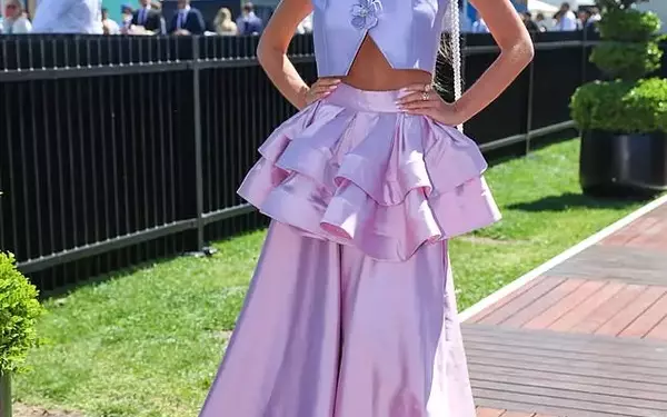 Glamour on the Turf: Melbourne's Elite Shine at the Caulfield Cup in High Fashion