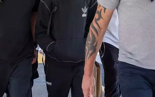 Louis Tomlinson's Incognito Arrival in Melbourne for World Tour