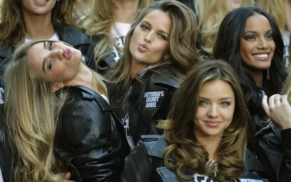 Rosie Huntington-Whiteley's Triumphant Return to the Victoria's Secret Runway