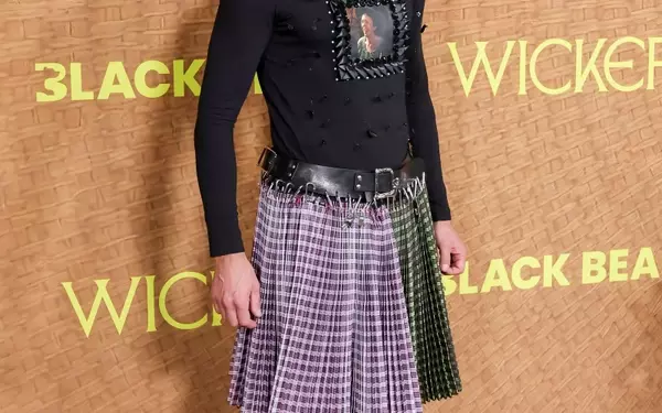 Alexander Skarsg￥rd's Unconventional Red Carpet Attire at the "Wicker" Premiere