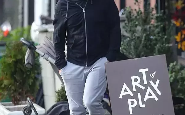 Paul Rudd's Appearance at Art of Play Amidst Kelly Clarkson Controversy