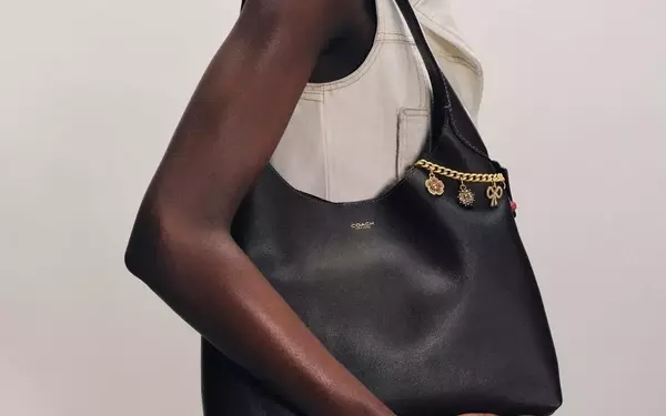 Effortless Day-to-Night Style: Mastering the Art of Seamless Transitions with the Right Accessories