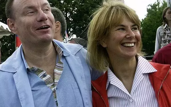 Billionaire Divorces, Celebrity Health Scrutiny, and Real Estate Deals Unfold