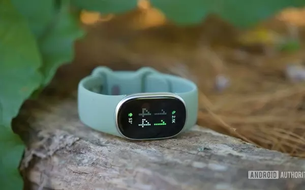 Fitbit Edge: A Disappointing Wearable Despite Promising Features