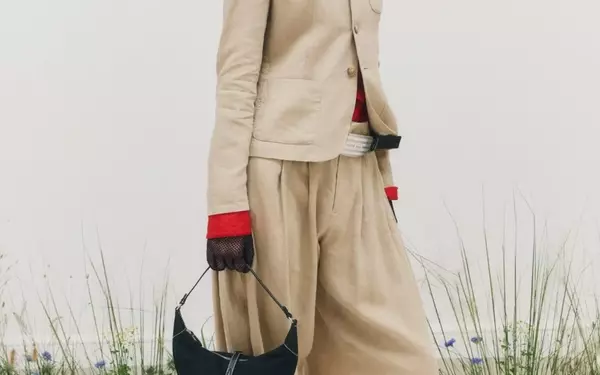 Embrace the Crescent: The Must-Have Bag Trend of the Season