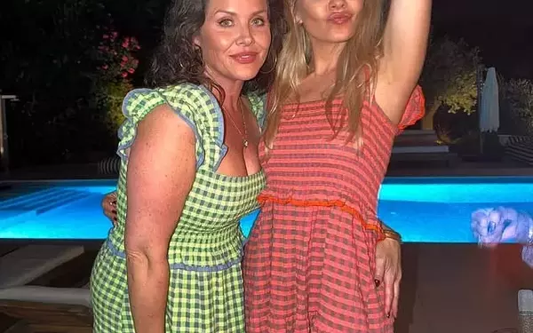 Holly Willoughby and Sister Kelly's Gingham Getaway & Halloween Shenanigans