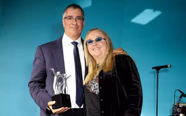 Music Stars Gather to Honor Larry Mestel at City of Hope Gala