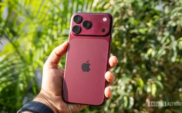 iPhone 18 Pro's AI Philosophy: A Pragmatic Counterpoint to Android's Cloud-Centric Approach