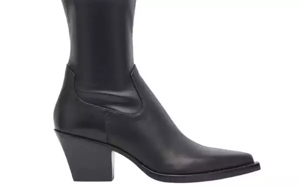 The Ultimate Guide to Comfortable and Stylish Walking Boots, According to a Celebrity Stylist